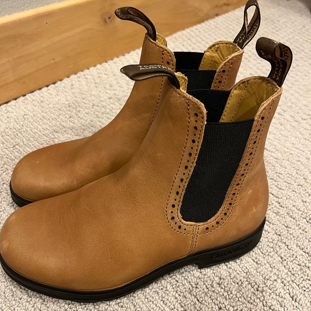 Blundstone Chelsea Boot- worn once. As new